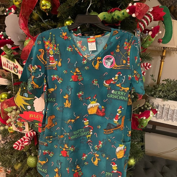 The grinch scrub top medium - Picture 8 of 9